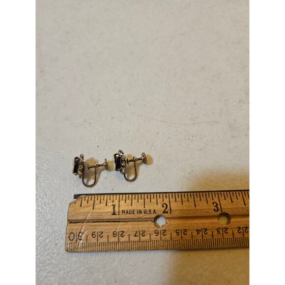 Vintage cameo rhinestone screw back earrings - Picture 3 of 6